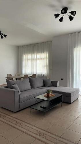 Portside Eretria in อิวเบียน