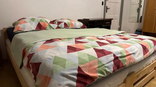 5 twin beds