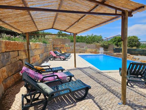 Quinta das Oliveiras, country house, private pool, parking, wifi, AC, beach nearby gîte à louer Laranjeiro