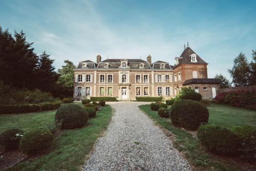 Skats, La Tsarine - Cottage - Château Le Bas Bleu (La Tsarine - Cottage - Chateau Le Bas Bleu) in Quesnoy-le-Montant