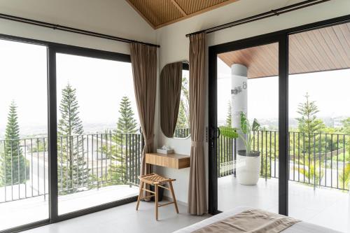 View, Sunshine City View Villa 6 BR with a heated pool in Dago Atas