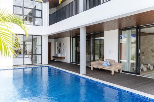 Swimming pool, Sunshine City View Villa 6 BR with a heated pool in Dago Atas