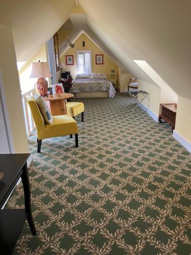 Deluxe Double Room with Bath room in My Rosegarden Guest Rooms