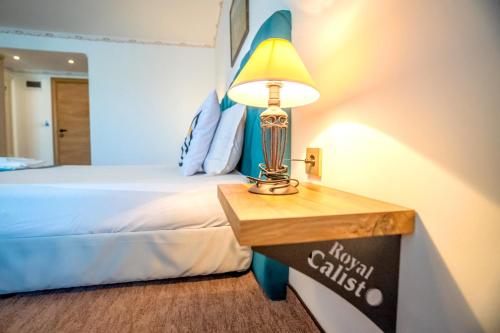 Triple Room with Balcony image 7