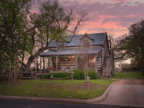 Das Eck Haus - Cozy Cabin Getaway in Fredericksburg, USA