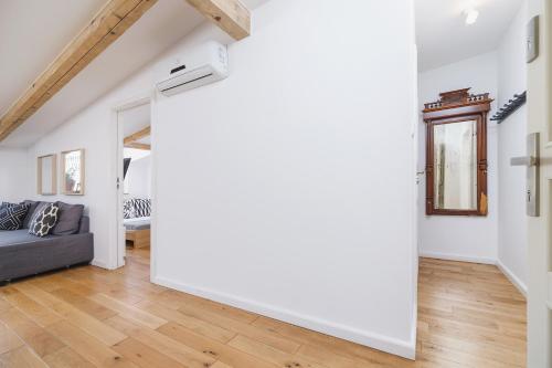 Cloud Nest - 2BR Ap with Terrace & AC - Center, Krakov (fotografie 9)