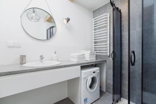 Cloud Nest - 2BR Ap with Terrace & AC - Center, Krakov (fotografie 7)