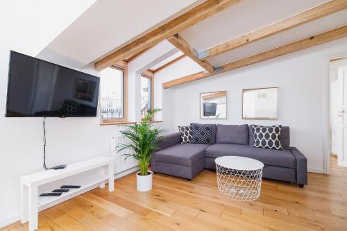 Cloud Nest - 2BR Ap with Terrace & AC - Center, Krakov