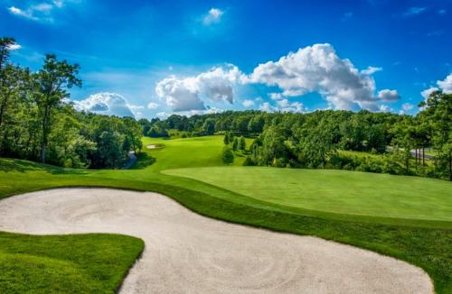 Newly Renovated, Free SDC tickets, Gated Community, Hot Tub, Air Hockey, Foosball, Board Games!