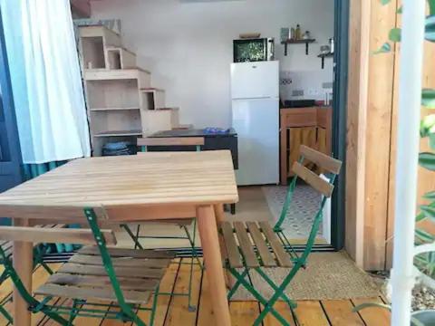 Facilities, La cabane au fond du jardin in Alco