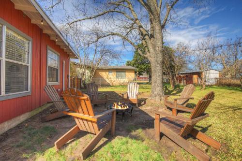 Mulberry Haus - Fire Pit & Close to Main St in Fredericksburg, USA