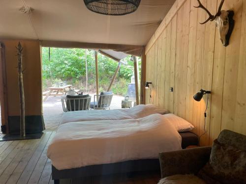 Veluwse Safari Lodge tent in เอสโชเทอร์ เฟลด์