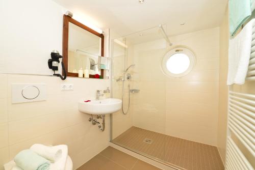 Hotel Neue Krone - image 4