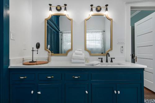 Stonewall Main Haus - Sleeps 6 in Stonewall, USA