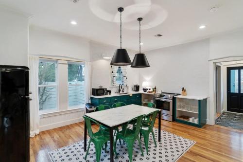 Stonewall Bungalows - Sleeps 15 in Stonewall, USA
