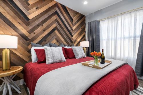 Strawberry Suite - Fire Pit BBQ Grill & more in Fredericksburg, USA