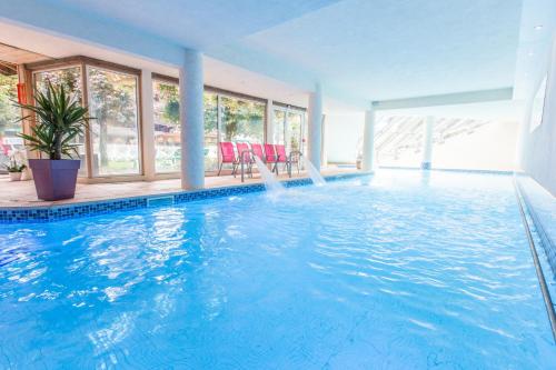 Swimming pool, Hotel Club Le Cret in Morzine