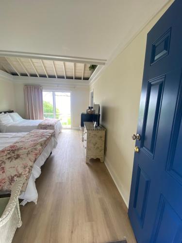 High Tide Inn on the Ocean, Motel and Cottages