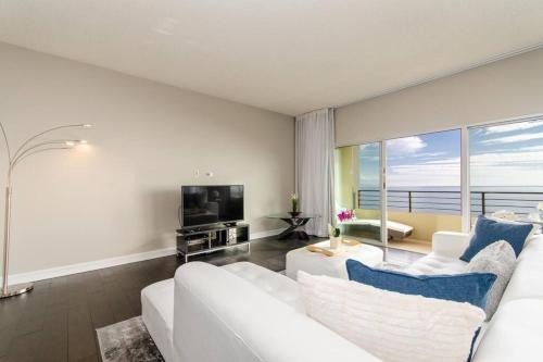 SURF-N-SAND 2-Bedrooms, MALIBU in Malibu