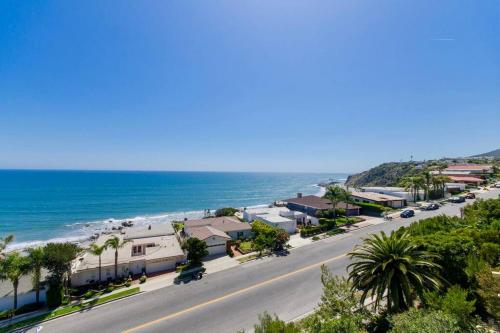SURF-N-SAND 2-Bedrooms, MALIBU in Malibu