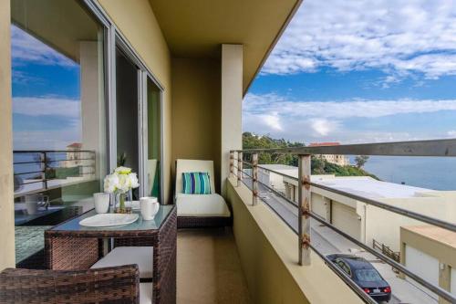 SURF-N-SAND 2-Bedrooms, MALIBU in Malibu