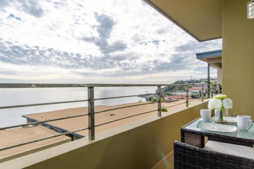 SURF-N-SAND 2-Bedrooms, MALIBU in Malibu