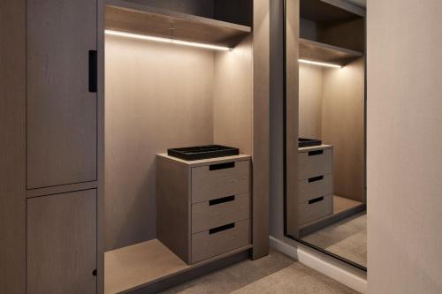 The London, a Luxury Collection Hotel, New York City, New York (photo 6)