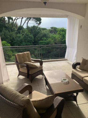 ระเบียง/ชานเรือน, Villa Monte Boutique Apartments in Herceg Novi in เมืองเก่าเฮอร์เชก โนวี