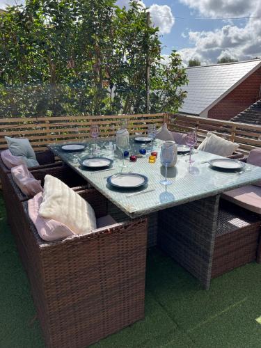 Crescent Cottage, sleeps 8, pet friendly in ติวเกสเบอรี