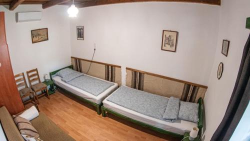 Nevenincs Vendégház - image 10