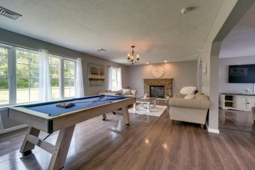 1 Mi to Lakes Family Pocono Home with Yard and Deck!