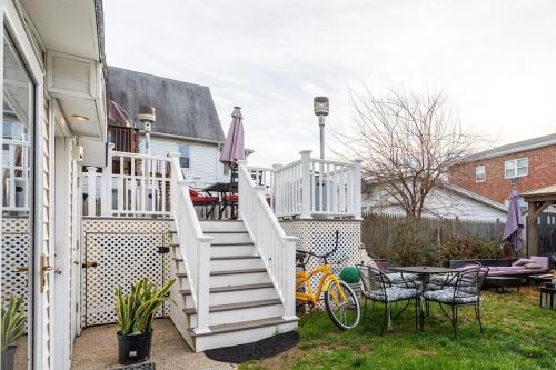 Modern 3BR Apartment Downtown HarborPt I-95 Train in Stamford, USA