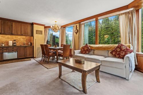 Everline Resort & Spa 701 & 703, Olympic Valley (foto 8)