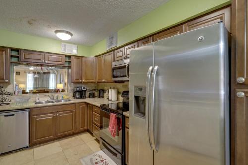 Central Houston Townhome with Patio 4 Mi to Airport in Houston, USA