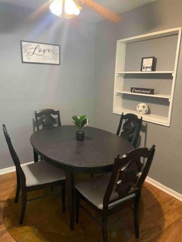 Home Sweet Home For Friends & Family Very Spacious in Decatur