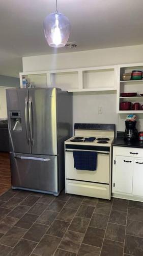 Home Sweet Home For Friends & Family Very Spacious in Decatur