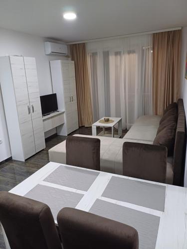 Prenoćište SILVER LUX Srebrno Jezero