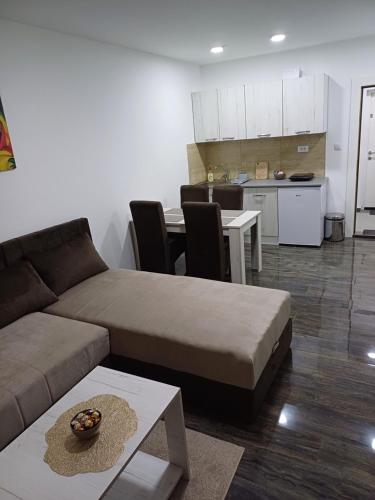 Prenoćište SILVER LUX Srebrno Jezero