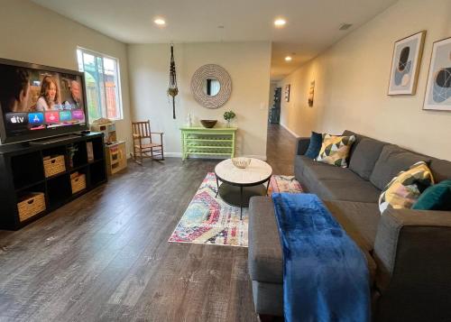 National City Gem 3BR & 2 BT Sleeps 8 in National City, USA