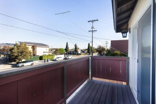 National City Gem 3BR & 2 BT Sleeps 8 in National City, USA