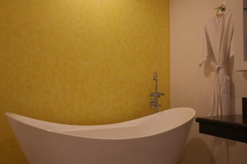 Bathroom, MM Grand Hotel Puebla, Tapestry Collection by Hilton in Puebla