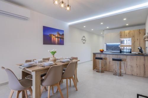 Sea-side Escape in Sliema - Sleeps 6, Sliema (foto 4)