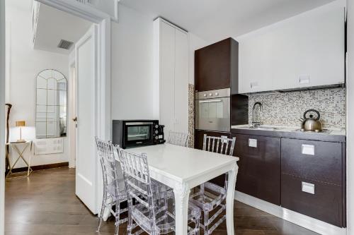 NEXT TO BVLGARI HOTEL - RomeDreamHome, Roma (foto 3)