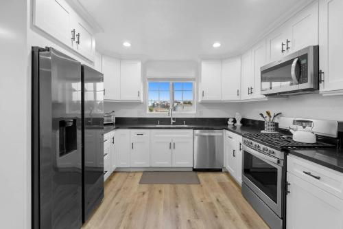 Casa Lanzit -The Perfect Winter Retreat! Low Fees! in Los Angeles, USA
