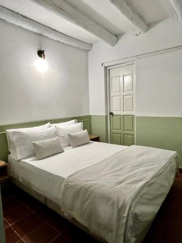 Double Room image 3
