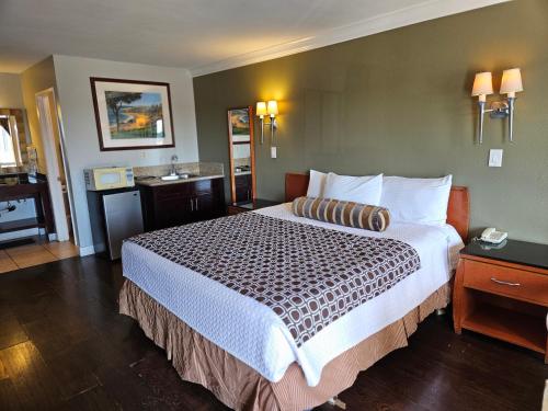 Fullerton Inn - image 7