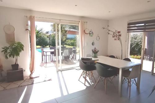 Villa Océan, environnement calme avec piscine chauffée 10 min de l'océan (Villa Ocean, environnement calme avec piscine chauffee 10 min de l'ocean) in 拉溥