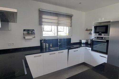 Villa Océan, environnement calme avec piscine chauffée 10 min de l'océan (Villa Ocean, environnement calme avec piscine chauffee 10 min de l'ocean) in 拉溥