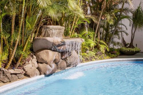 Swimming pool, Conquistador Hotel & Conference Center in Zone 4