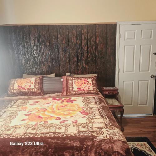 King Bed with Private Bathroom Divine Villa Harper, Irvington (zdjęcie 6)